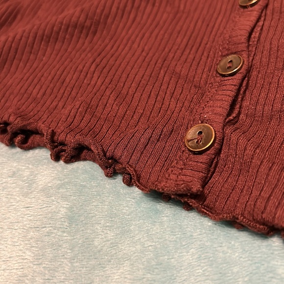 A Brown button up cropped top - Picture 4 of 5